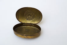 Load image into Gallery viewer, J.S. Fry &amp; Sons &#39;Fry&#39;s Chocolates&#39; Brass Snuff Tin c.1910
